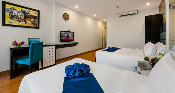 SUITE TRIPLE ROOM WITH BALCONY CITY VIEW